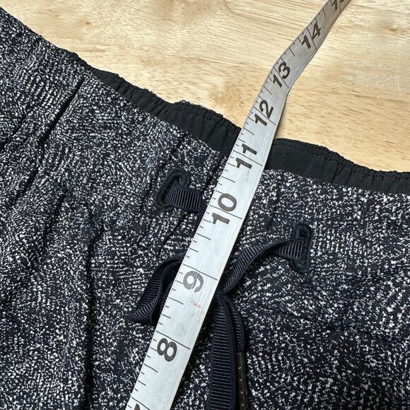 Lululemon On The Fly Pant Feathered Jacquard Black White / Black Women's 6 EUC - Picture 9 of 10
